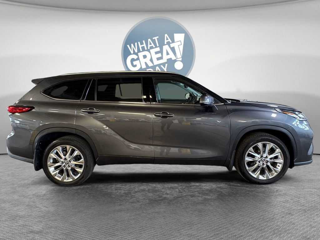 Used 2023 Toyota Highlander Limited AWD/4WD image 2