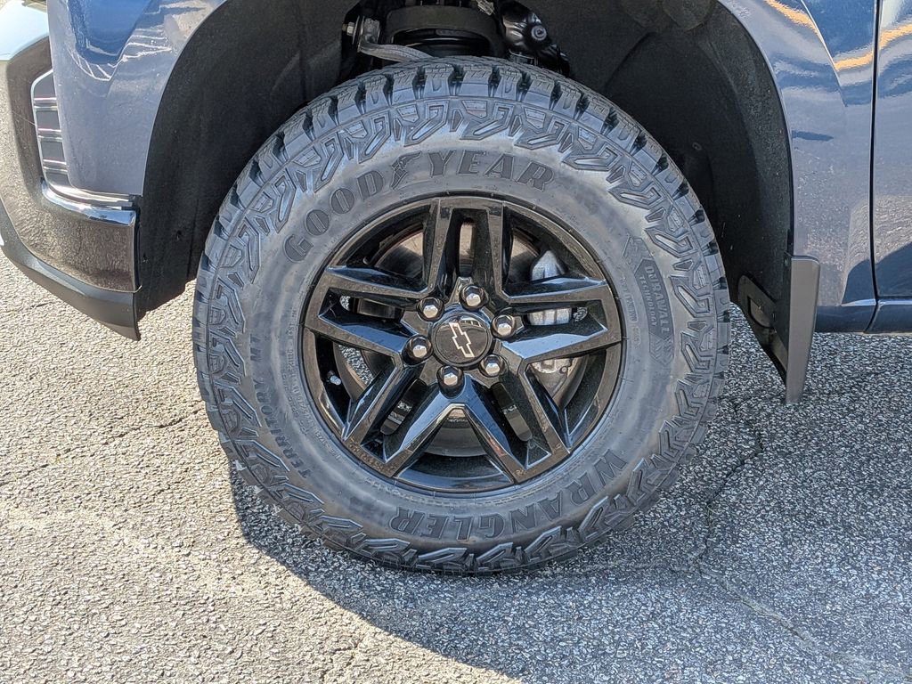 Used 2021 Chevrolet Silverado 1500 Custom Trail Boss w/ LPO, Dark Essentials Package image 11