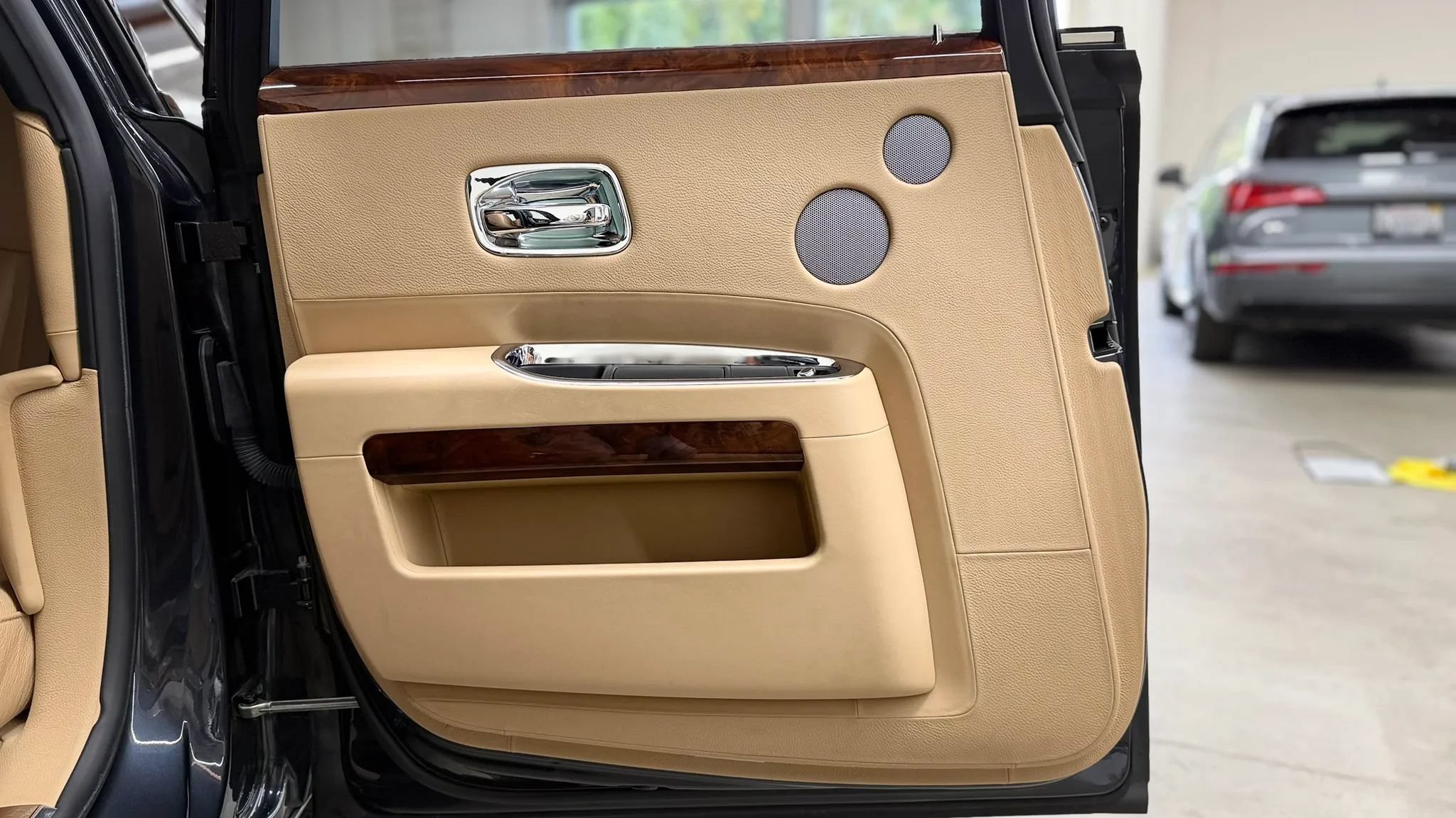 Used 2011 Rolls-Royce Ghost RWD image 40