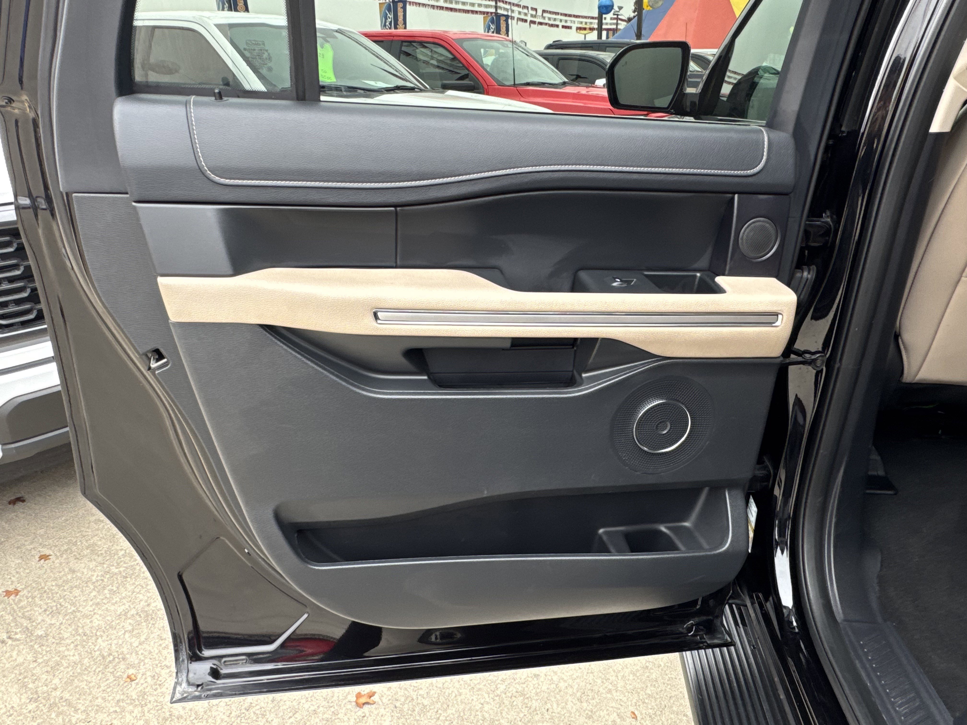 Used 2024 Ford Expedition Max Limited image 16