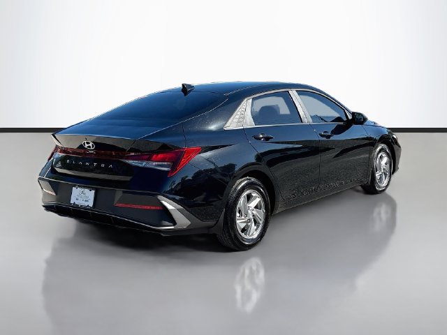 New 2026 Hyundai Elantra SE FWD image 7
