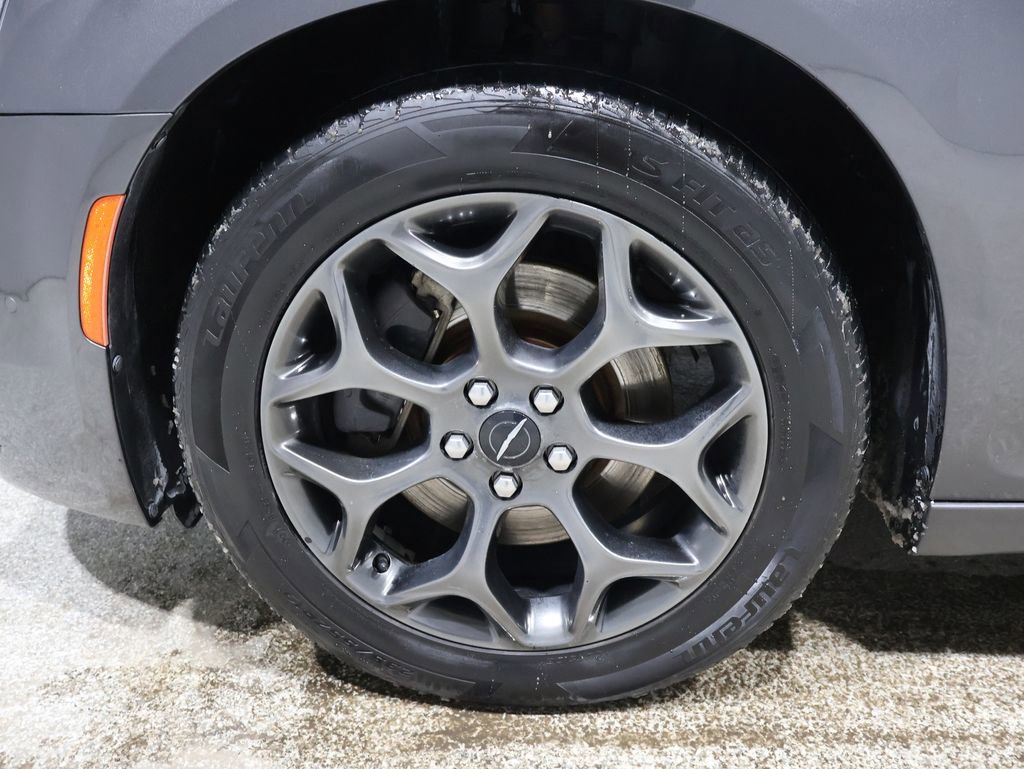 Certified 2018 Chrysler 300 S w/ 300S Premium Group image 9