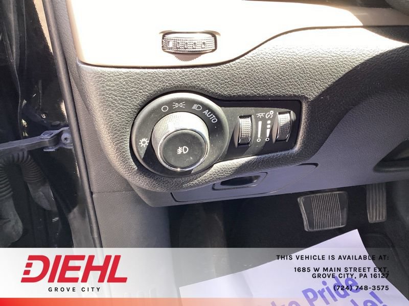 Used 2017 Jeep Cherokee Limited AWD/4WD image 26