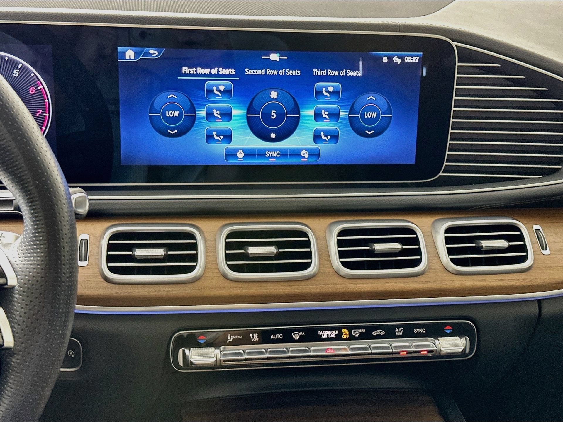 Used 2024 Mercedes-Benz GLS 450 4MATIC image 17