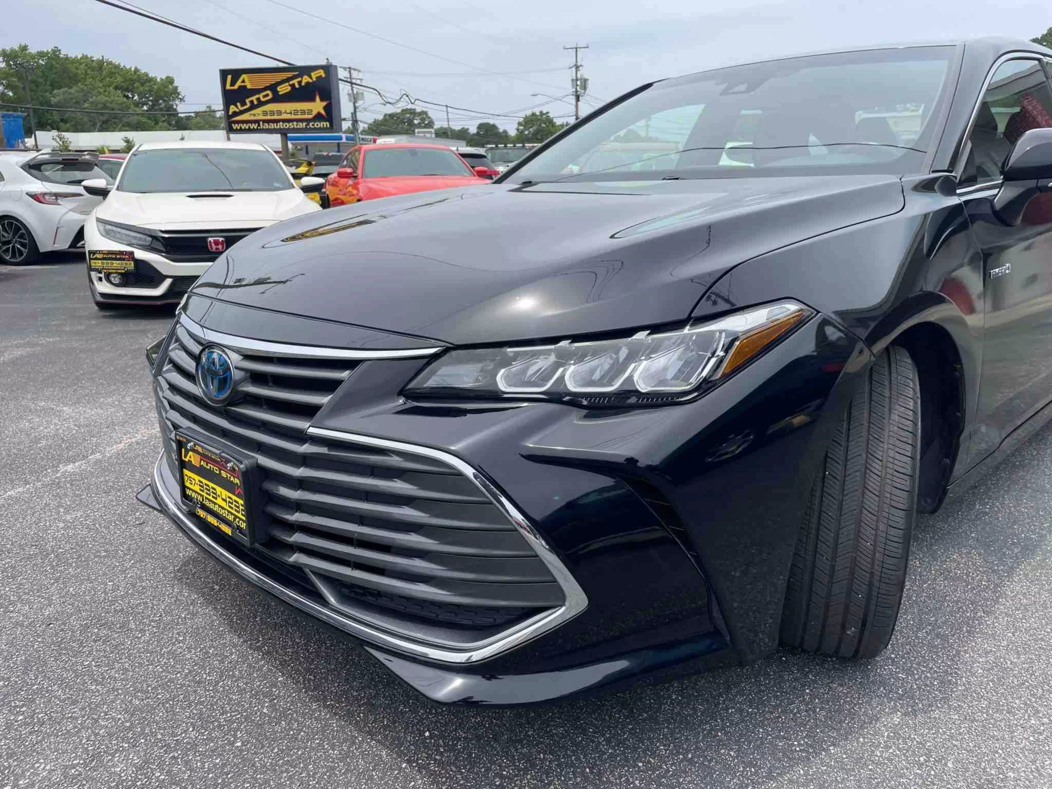Used 2019 Toyota Avalon XLE image 9