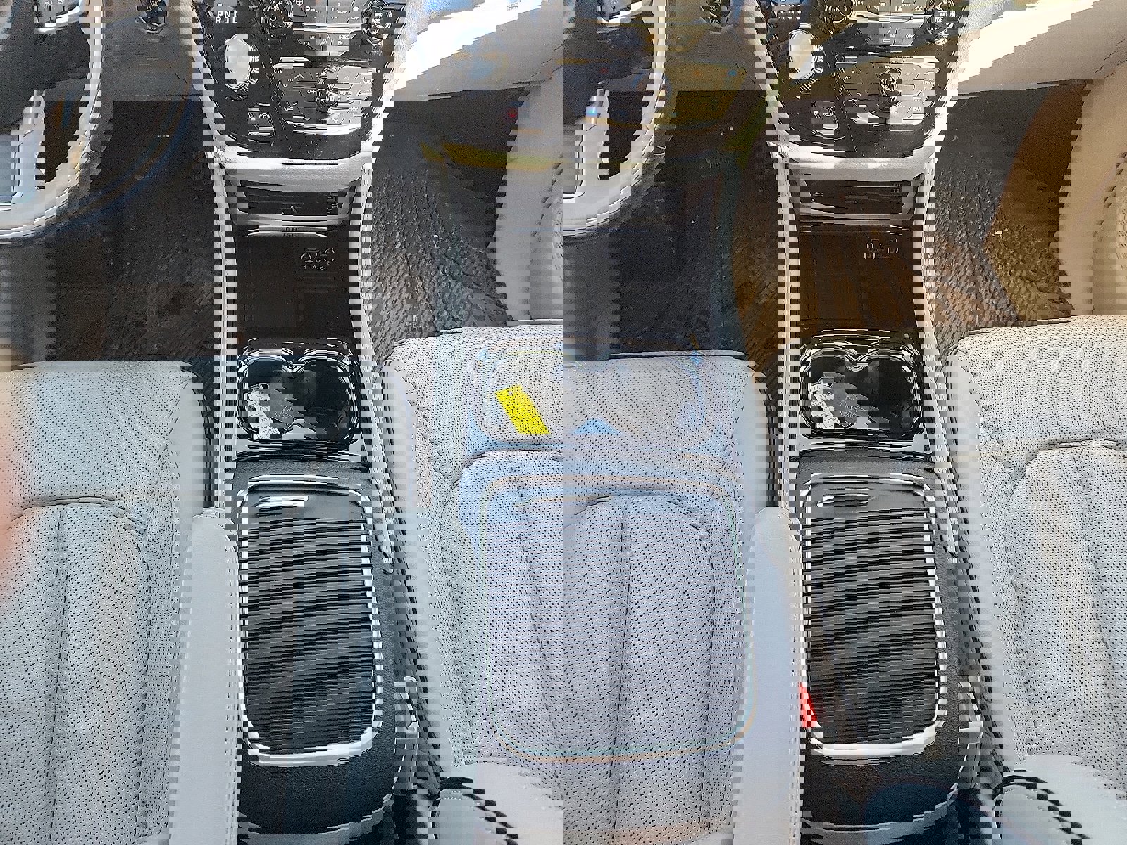 Used 2021 Chrysler Pacifica Limited w/ Uconnect Theater Family Group image 19