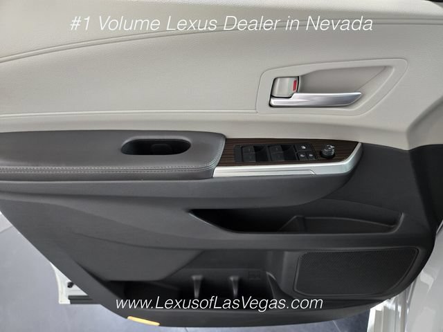 Used 2023 Toyota Sienna XLE FWD image 27