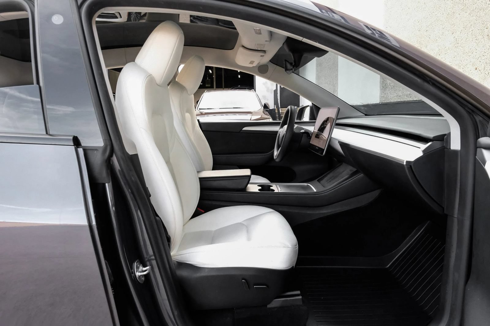Used 2023 Tesla Model Y Long Range AWD/4WD image 35