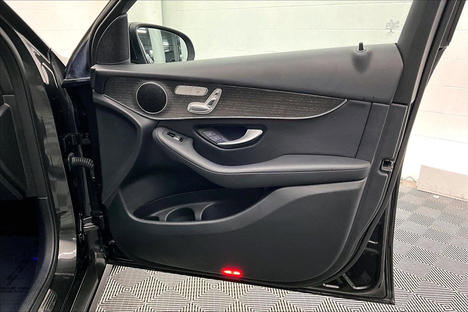 Used 2020 Mercedes-Benz GLC 300 image 25
