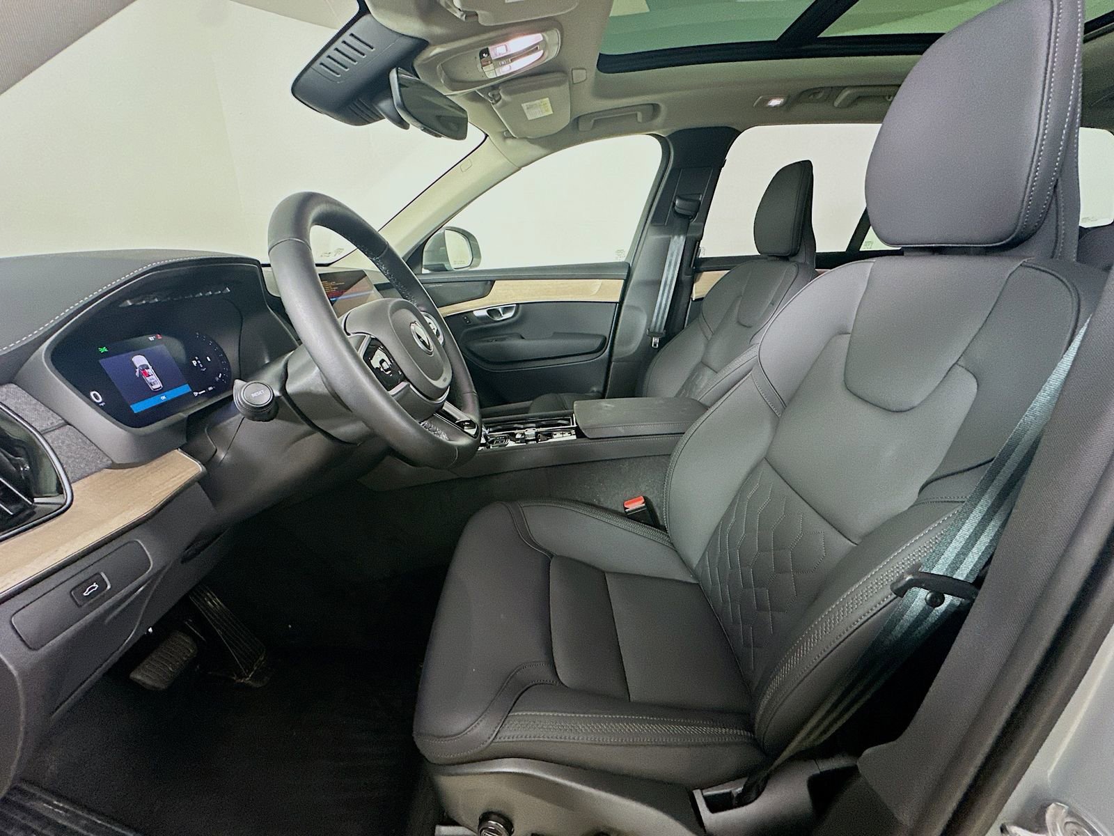 Used 2026 Volvo XC90 B6 Plus w/ Protection Package Premier AWD/4WD image 31