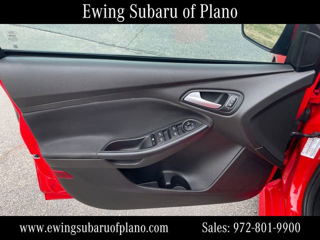 Used 2015 Ford Focus SE w/ SE Sport Package image 11