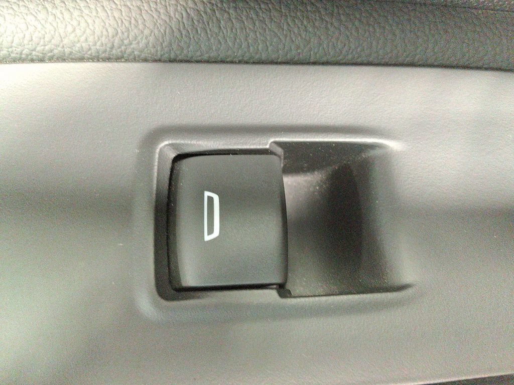 Used 2024 GMC Terrain SLE w/ Driver Convenience Package AWD/4WD image 11