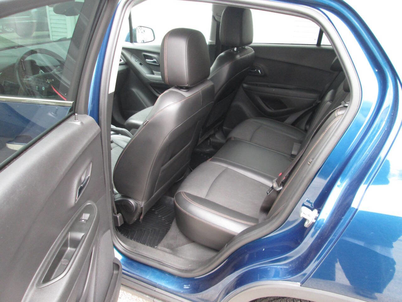 Used 2019 Chevrolet Trax LT w/ LT Convenience Package AWD/4WD image 15