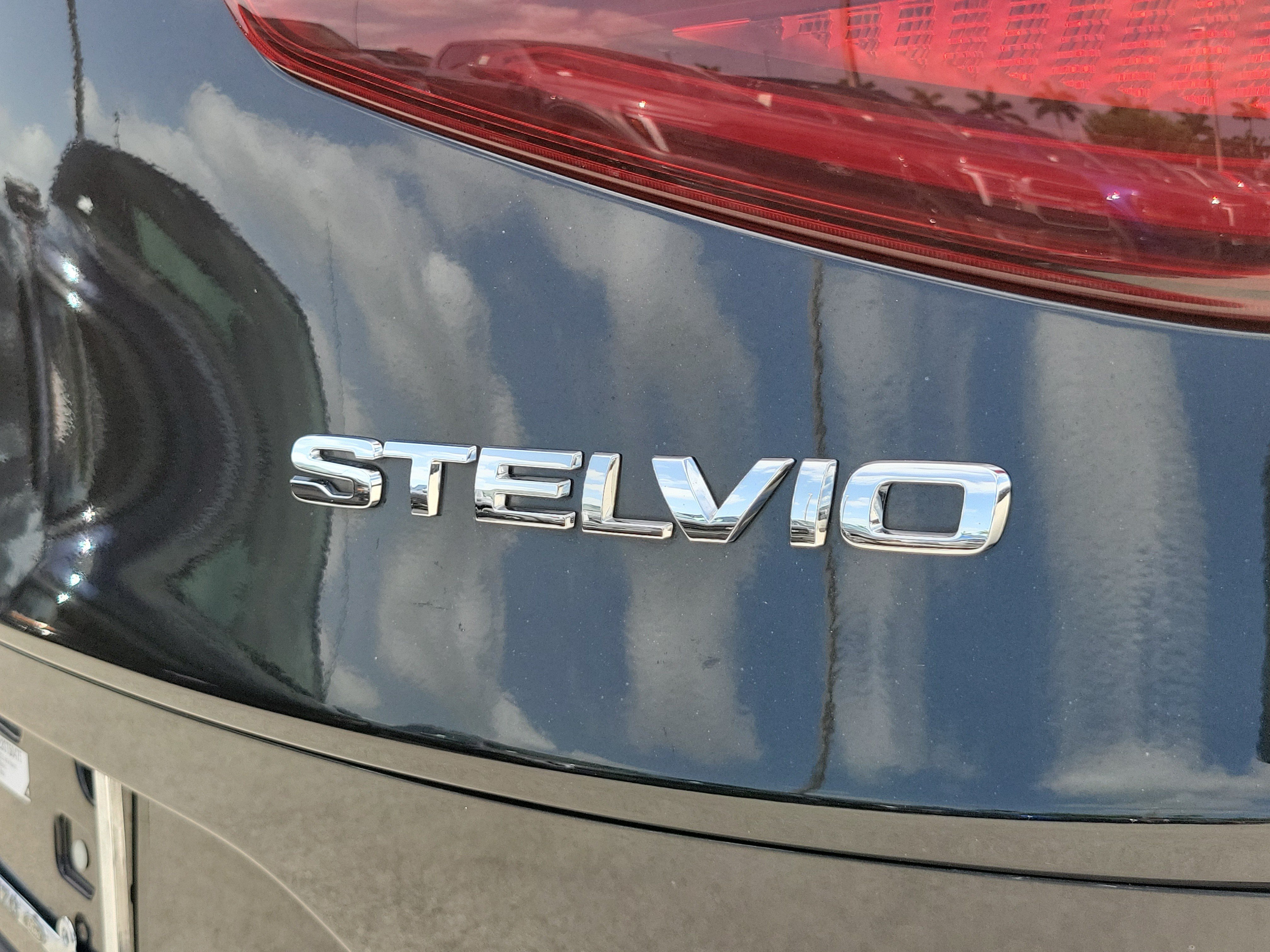 Used 2023 Alfa Romeo Stelvio Sprint RWD image 31