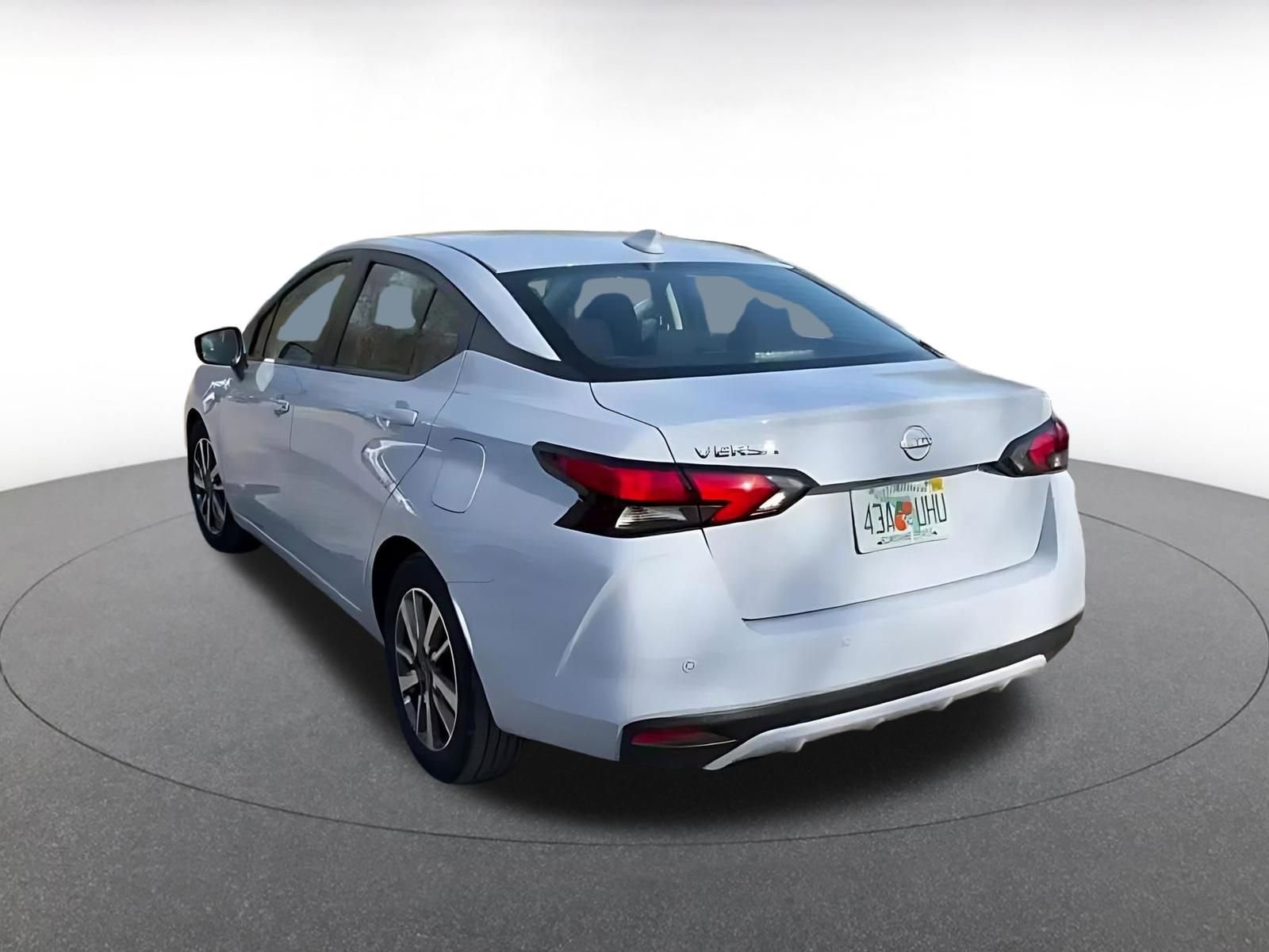 Used 2025 Nissan Versa SV FWD image 11