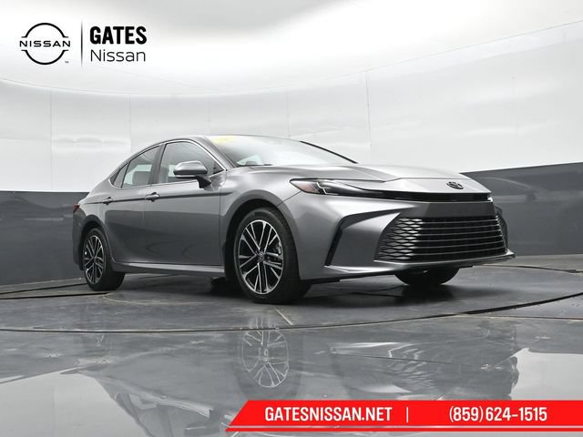 Used 2025 Toyota Camry XLE AWD/4WD image 41