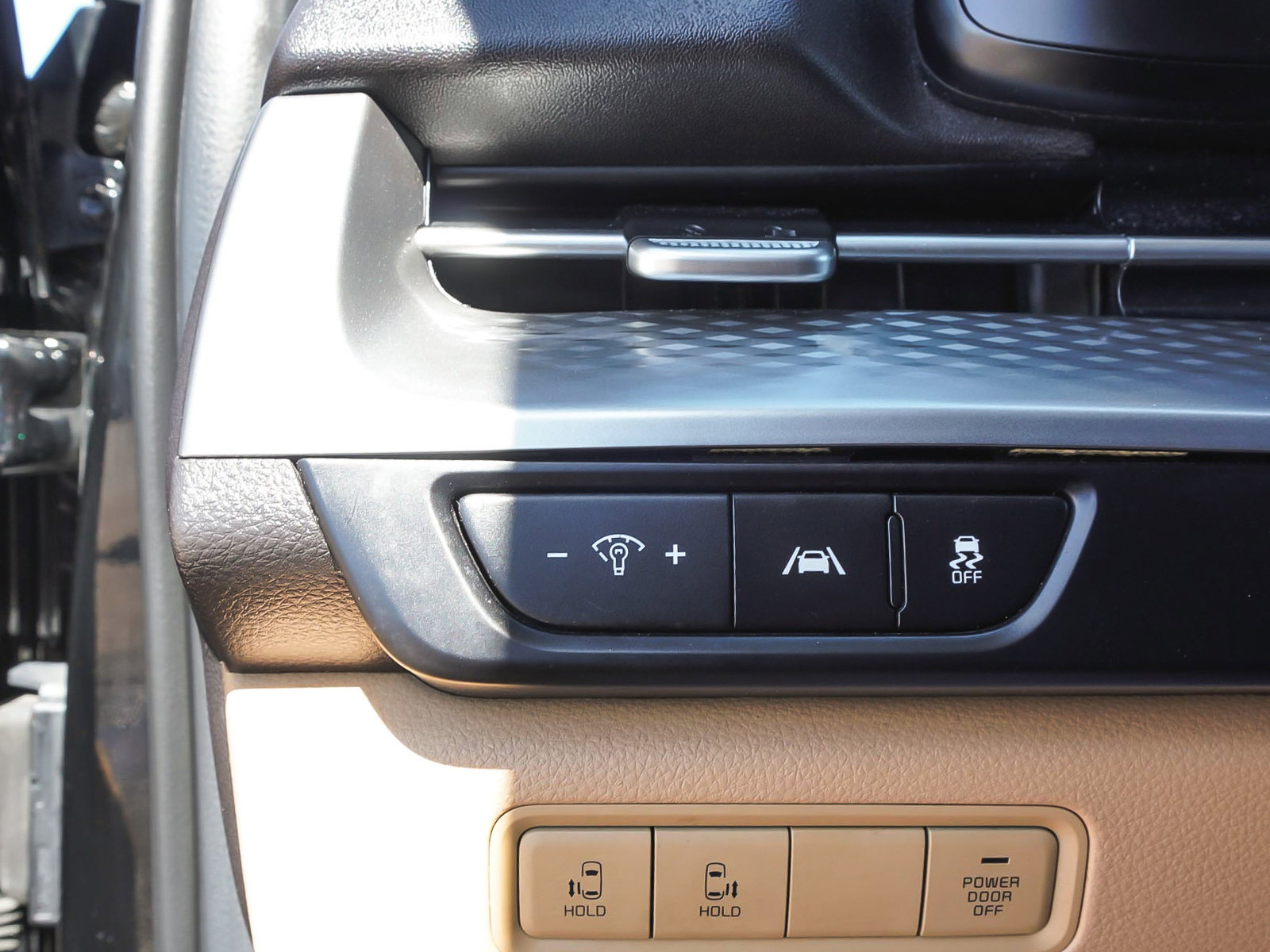 Used 2022 Kia Carnival LX FWD image 14
