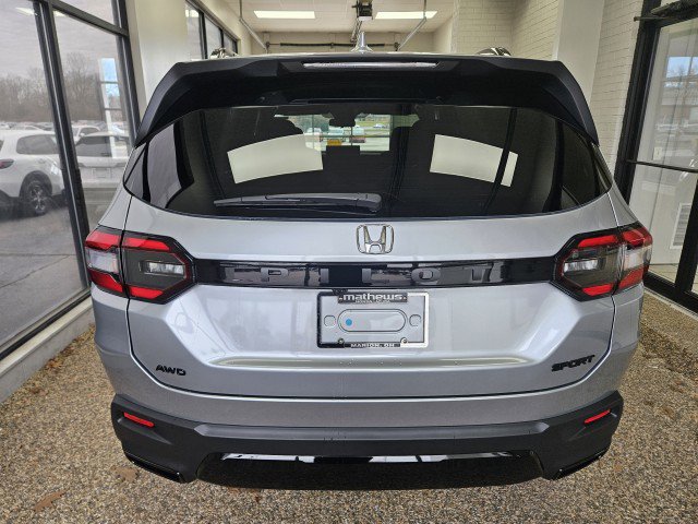 New 2026 Honda Pilot Sport image 3