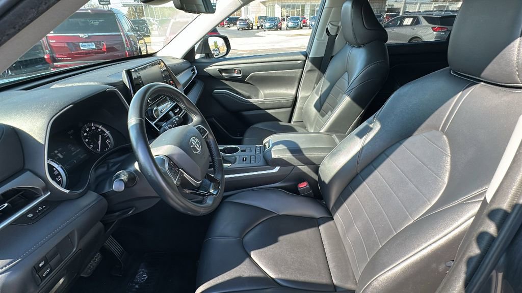 Used 2020 Toyota Highlander XLE image 9