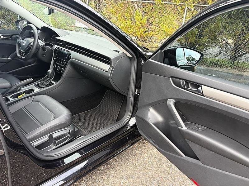 Used 2021 Volkswagen Passat 2.0T SE image 35