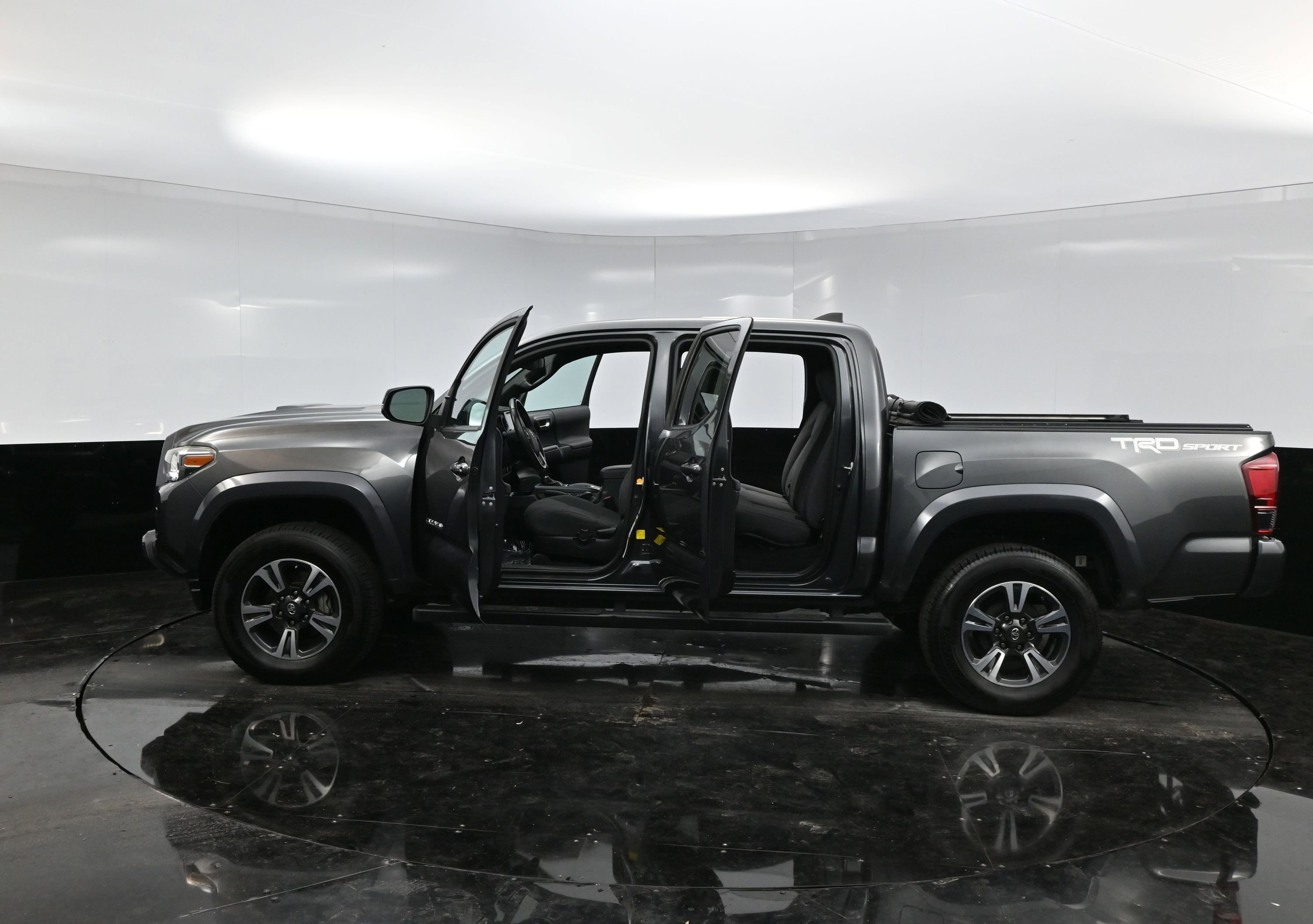 Used 2019 Toyota Tacoma SR5 image 34