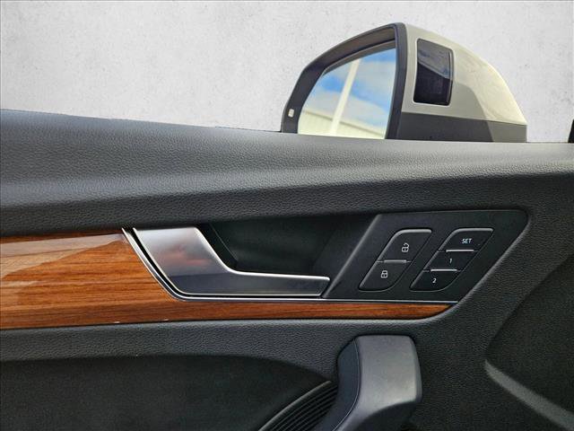 Used 2021 Audi Q5 Prestige w/ Prestige Package image 9