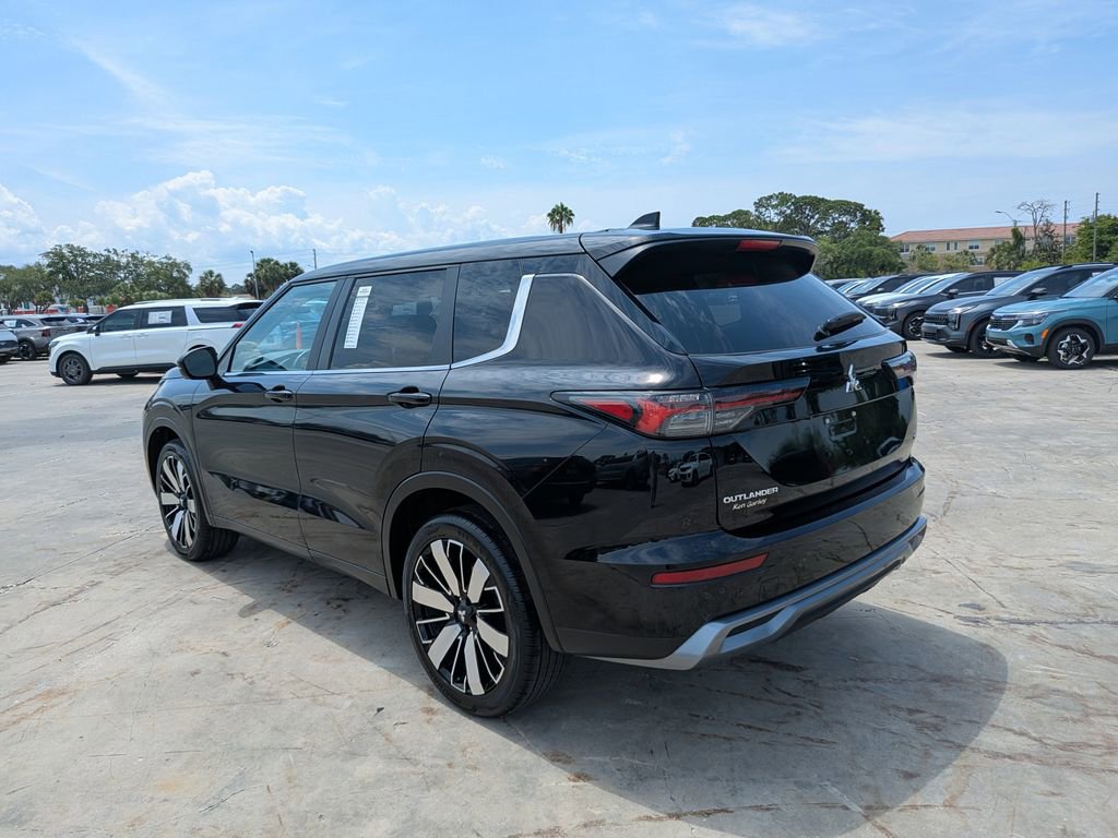 Used 2025 Mitsubishi Outlander SE FWD image 6