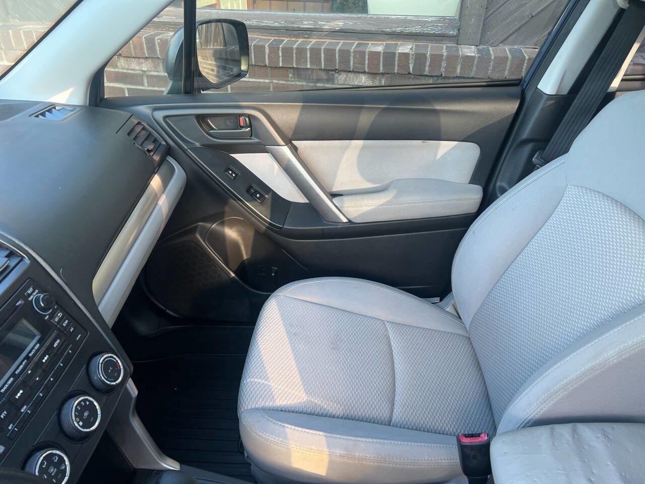 Used 2014 Subaru Forester 2.5i image 11