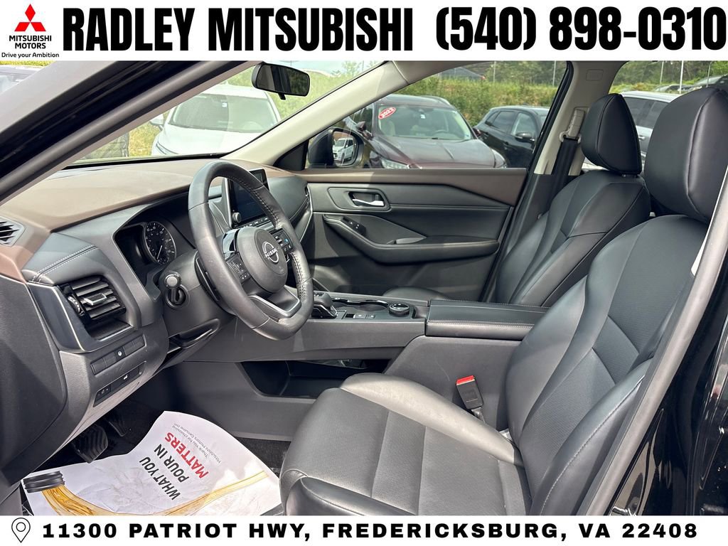 Used 2023 Nissan Rogue SV w/ SV Premium Package AWD/4WD image 3