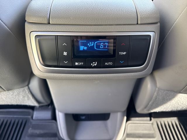 Used 2019 Toyota Highlander XLE AWD/4WD image 22
