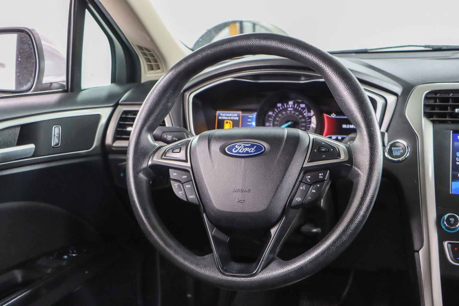 Used 2020 Ford Fusion SE image 12