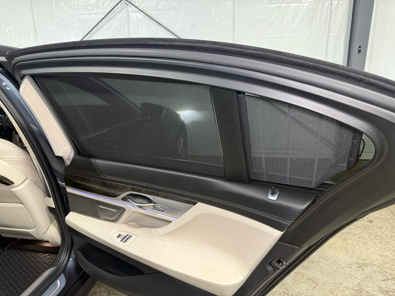 Used 2018 BMW 750i xDrive image 36