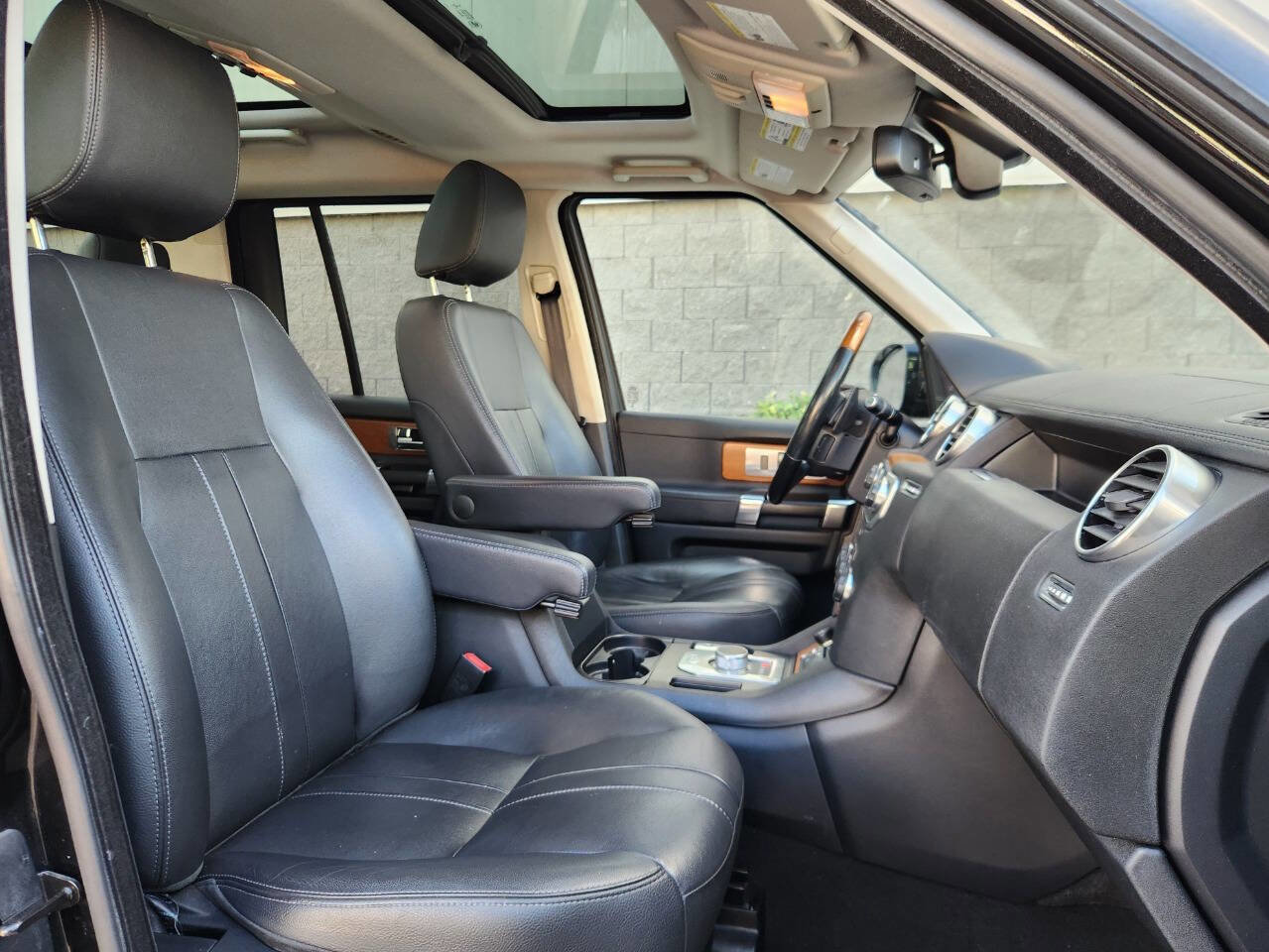 Used 2015 Land Rover LR4 HSE AWD/4WD image 9