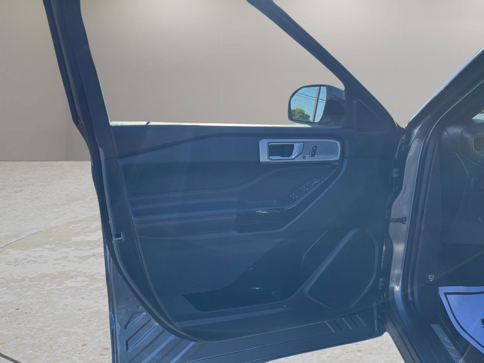 Used 2024 Ford Explorer ST-Line w/ Class IV Trailer Tow Package image 9