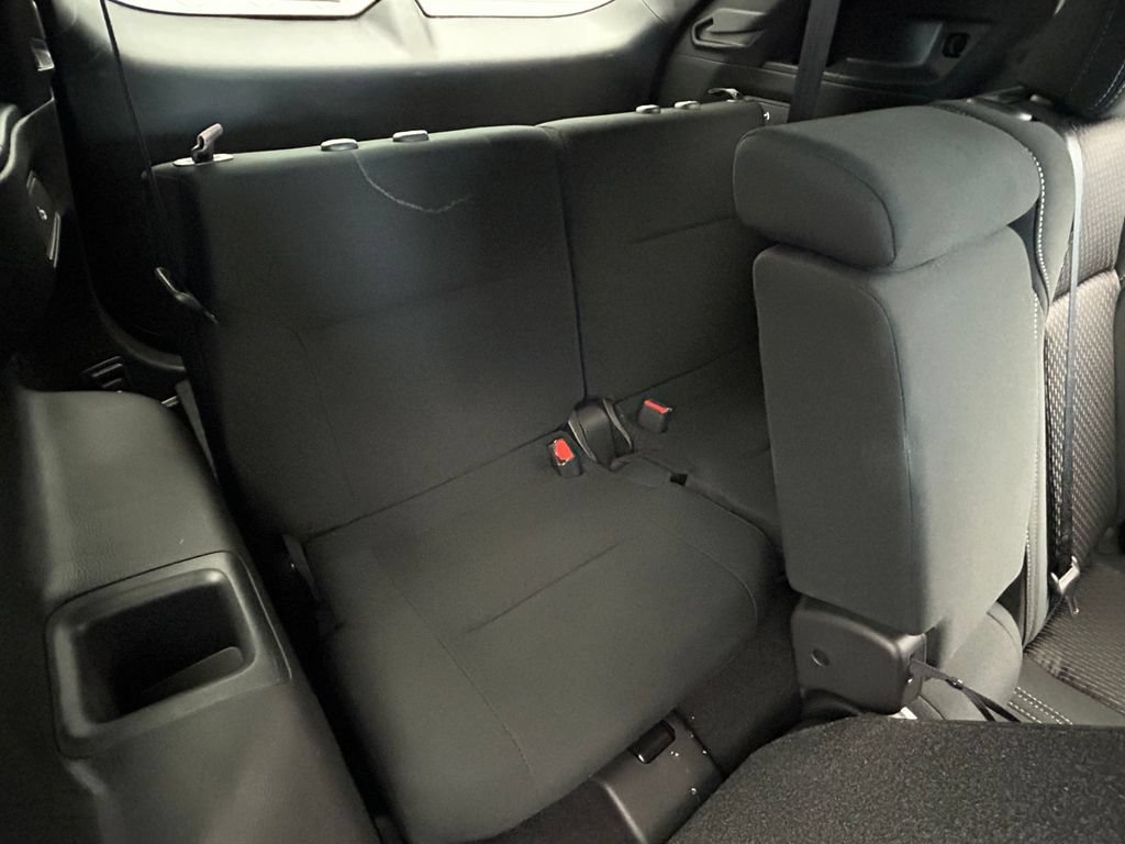 Used 2024 Mitsubishi Outlander ES FWD image 14
