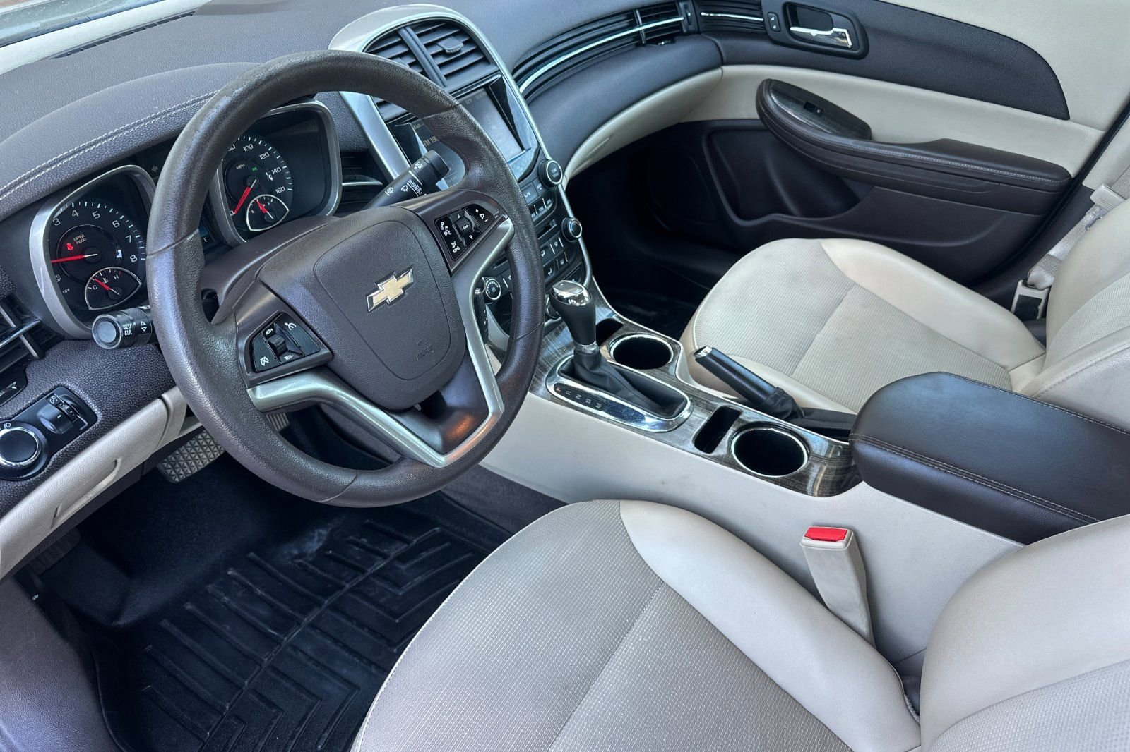 Used 2015 Chevrolet Malibu LT w/ Power Convenience Package FWD image 9