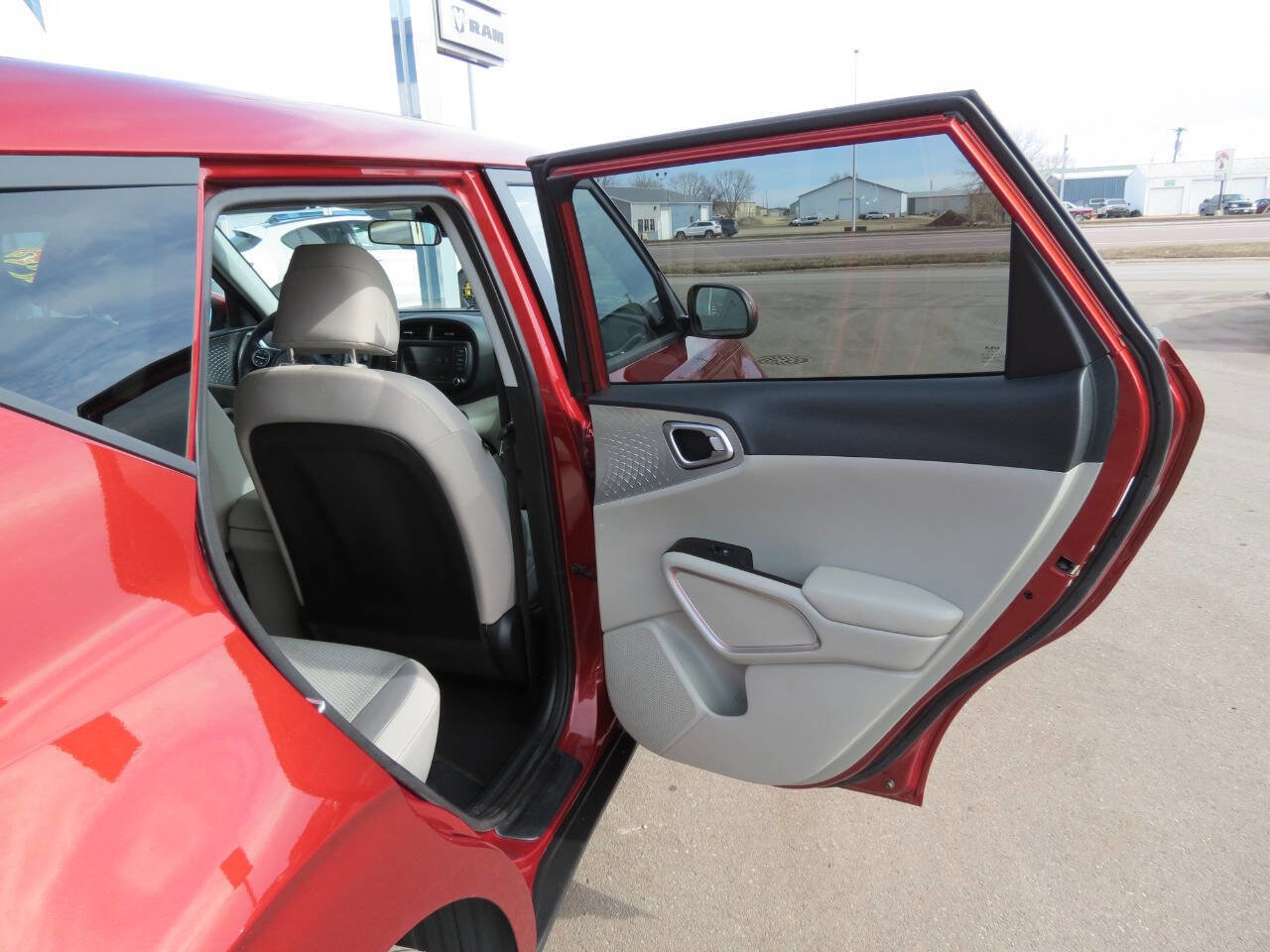 Used 2023 Kia Soul LX w/ LX Technology Package image 26