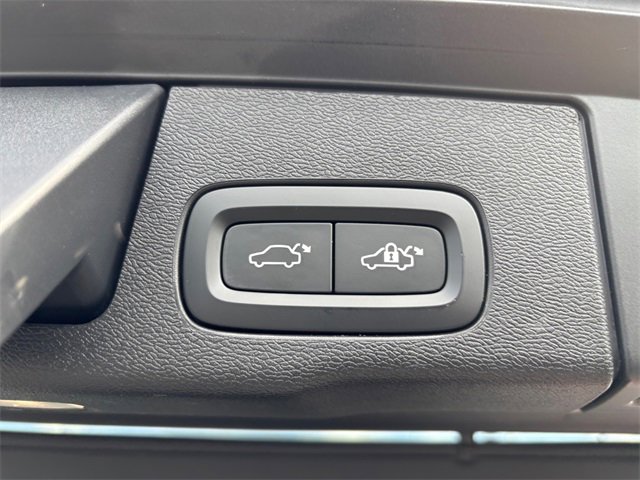 Used 2022 Volvo XC60 B5 Momentum w/ Advanced Package image 35