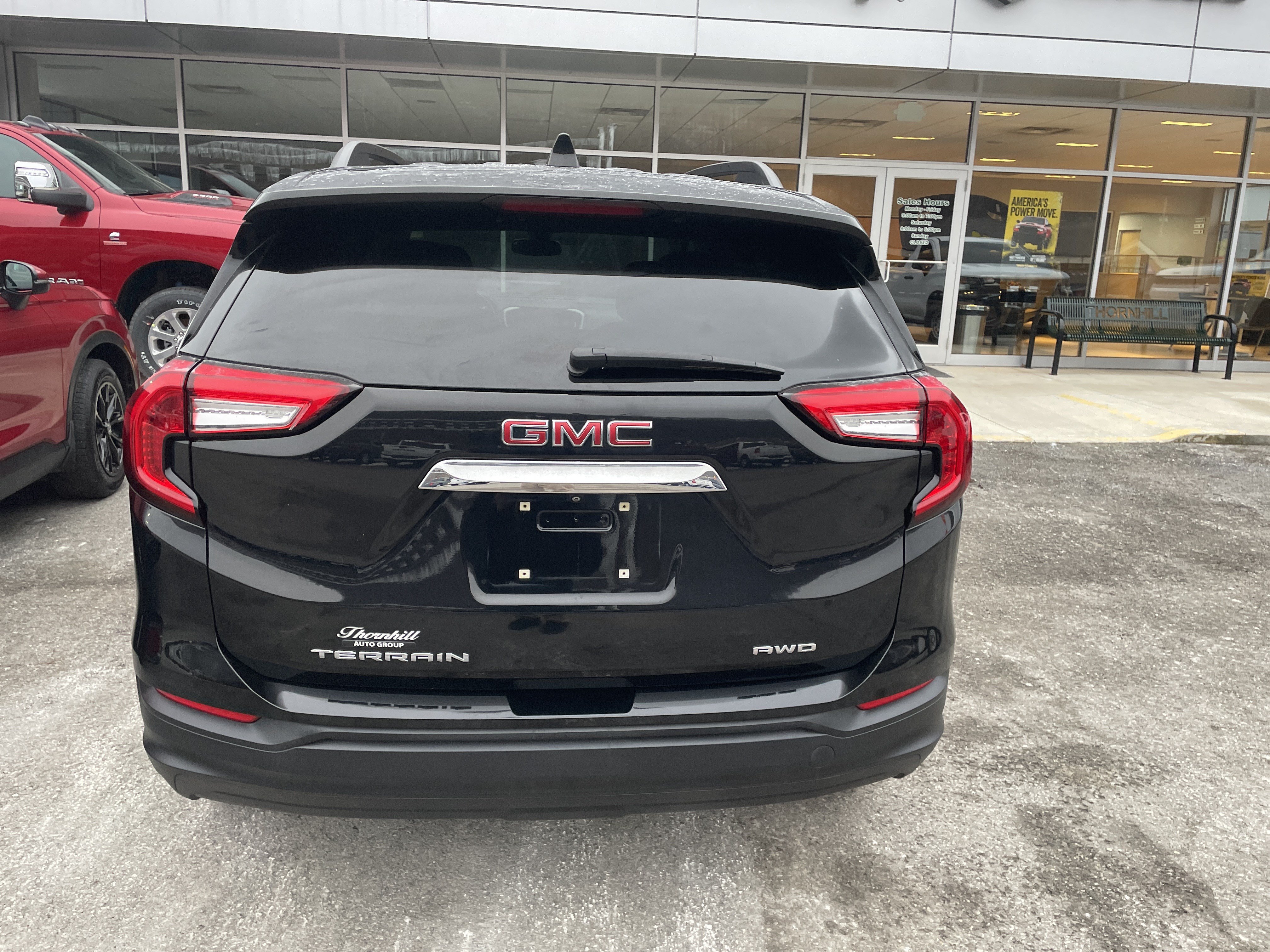 Used 2022 GMC Terrain SLE w/ Driver Convenience Package AWD/4WD image 5