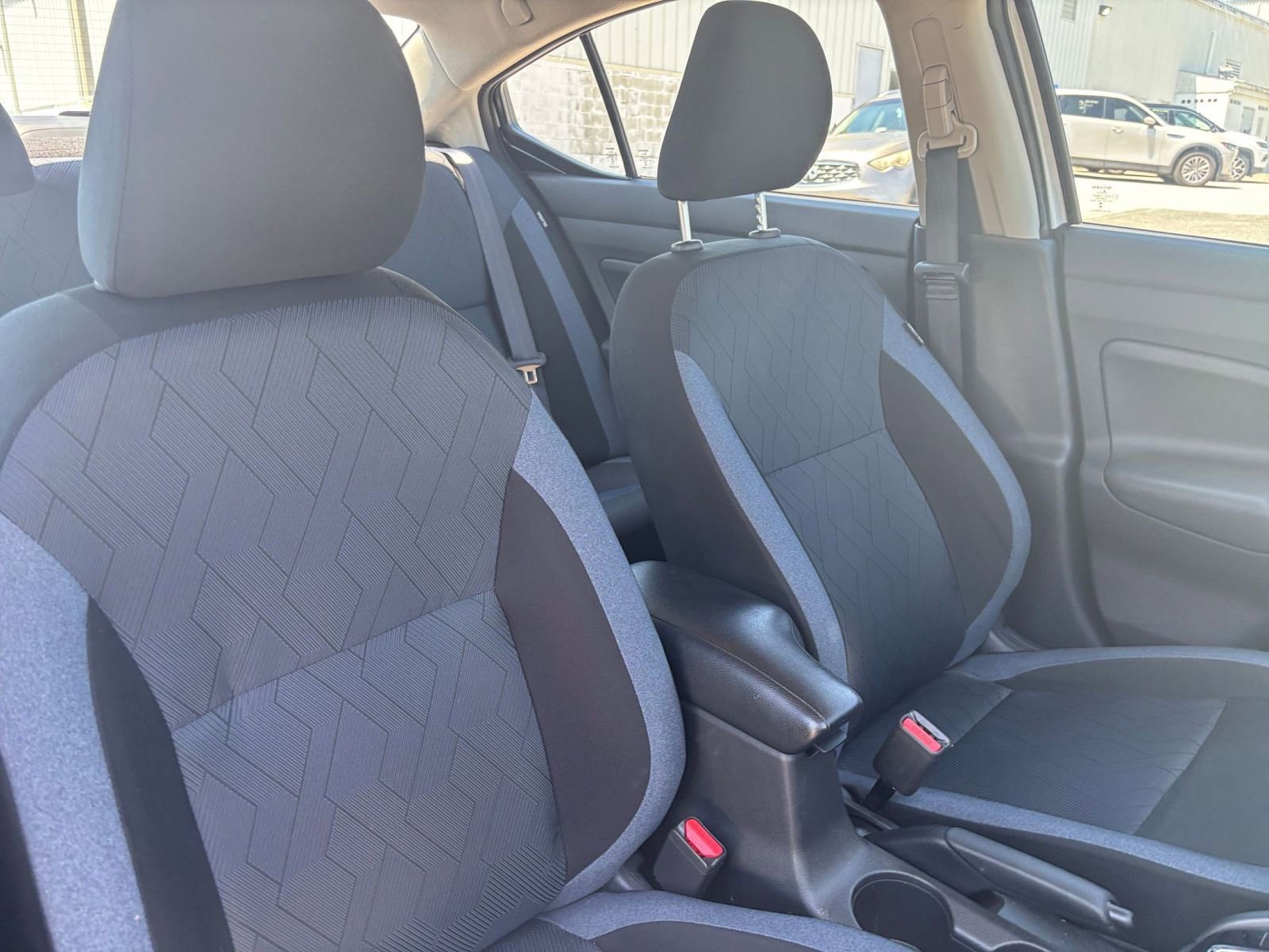 Used 2025 Nissan Versa SV FWD image 31