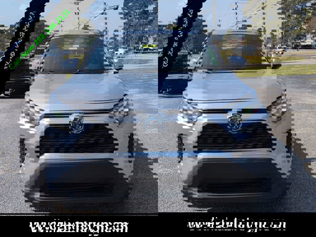 Used 2022 Toyota RAV4 XLE w/ Convenience Package image 9