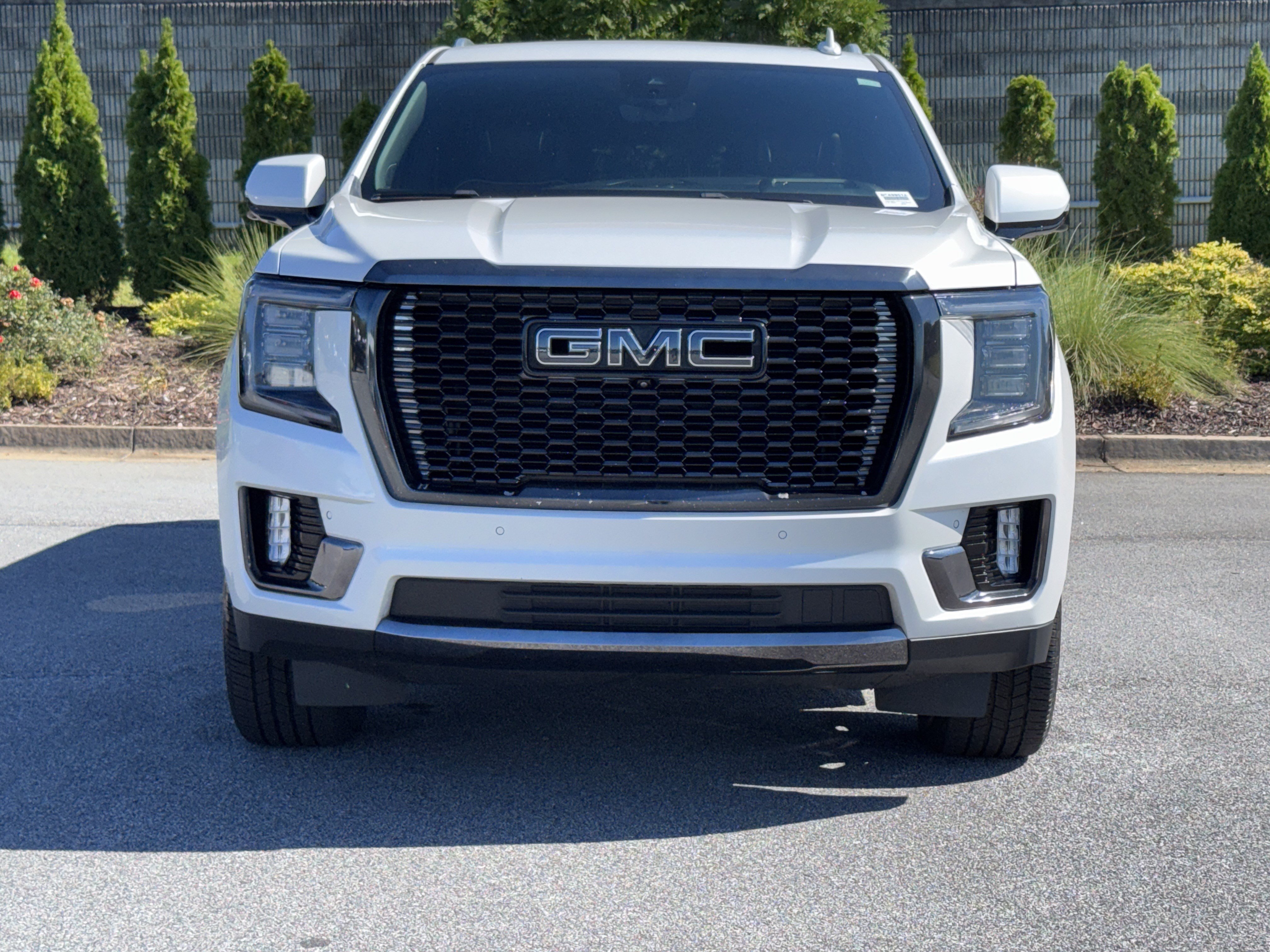 Used 2023 GMC Yukon XL Denali Ultimate w/ LPO, Floor Liner Package AWD/4WD image 3