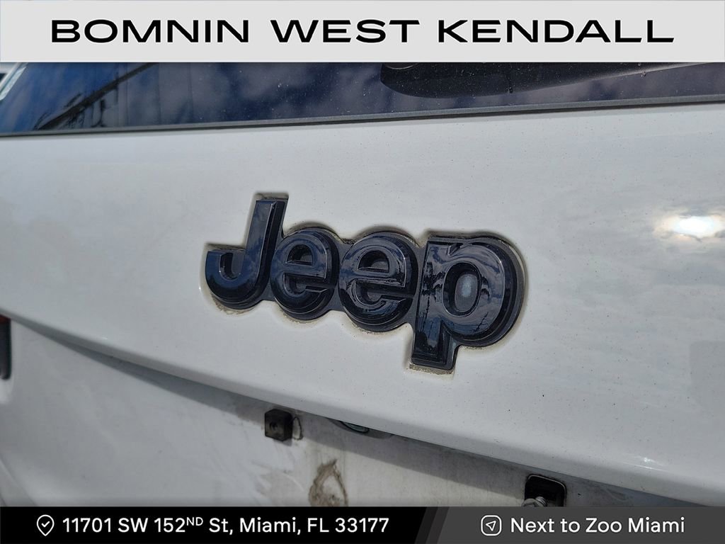 Used 2021 Jeep Grand Cherokee Laredo X image 5