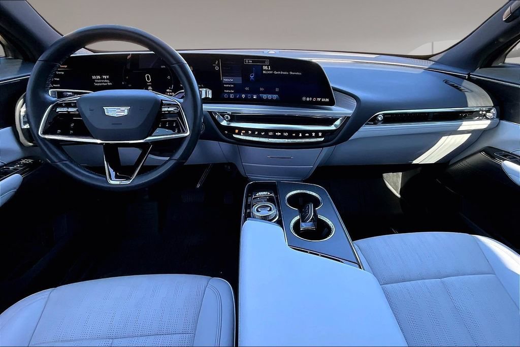 Used 2024 Cadillac Lyriq Luxury AWD/4WD image 15