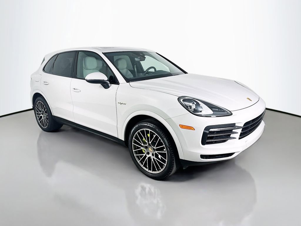 Certified 2023 Porsche Cayenne Platinum Edition image 7