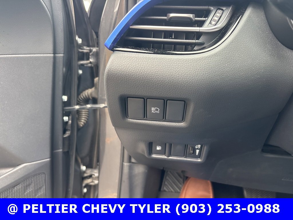 Used 2022 Toyota C-HR XLE image 11