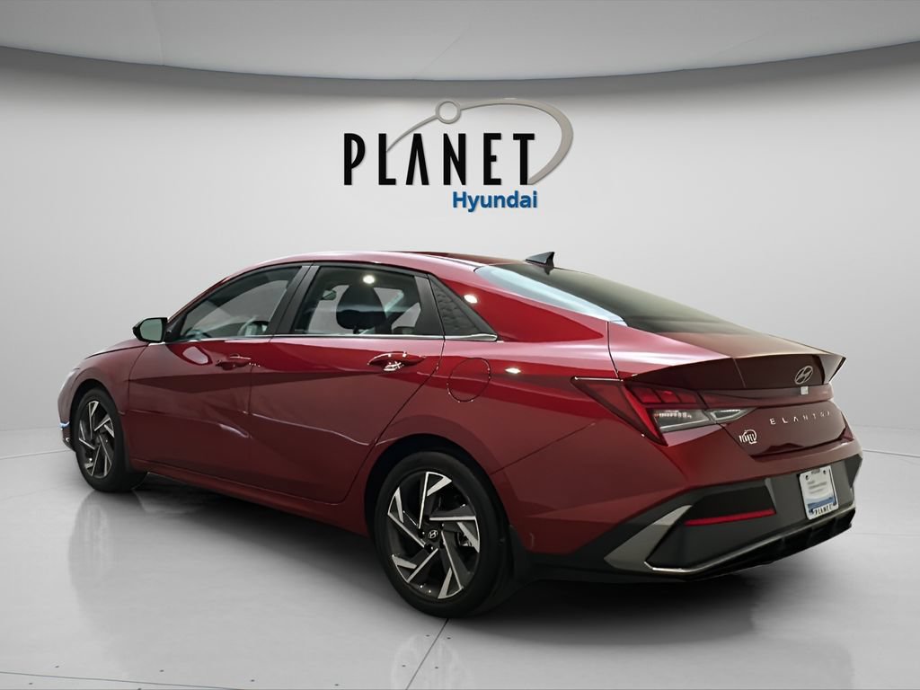 Certified 2025 Hyundai Elantra SEL FWD image 4