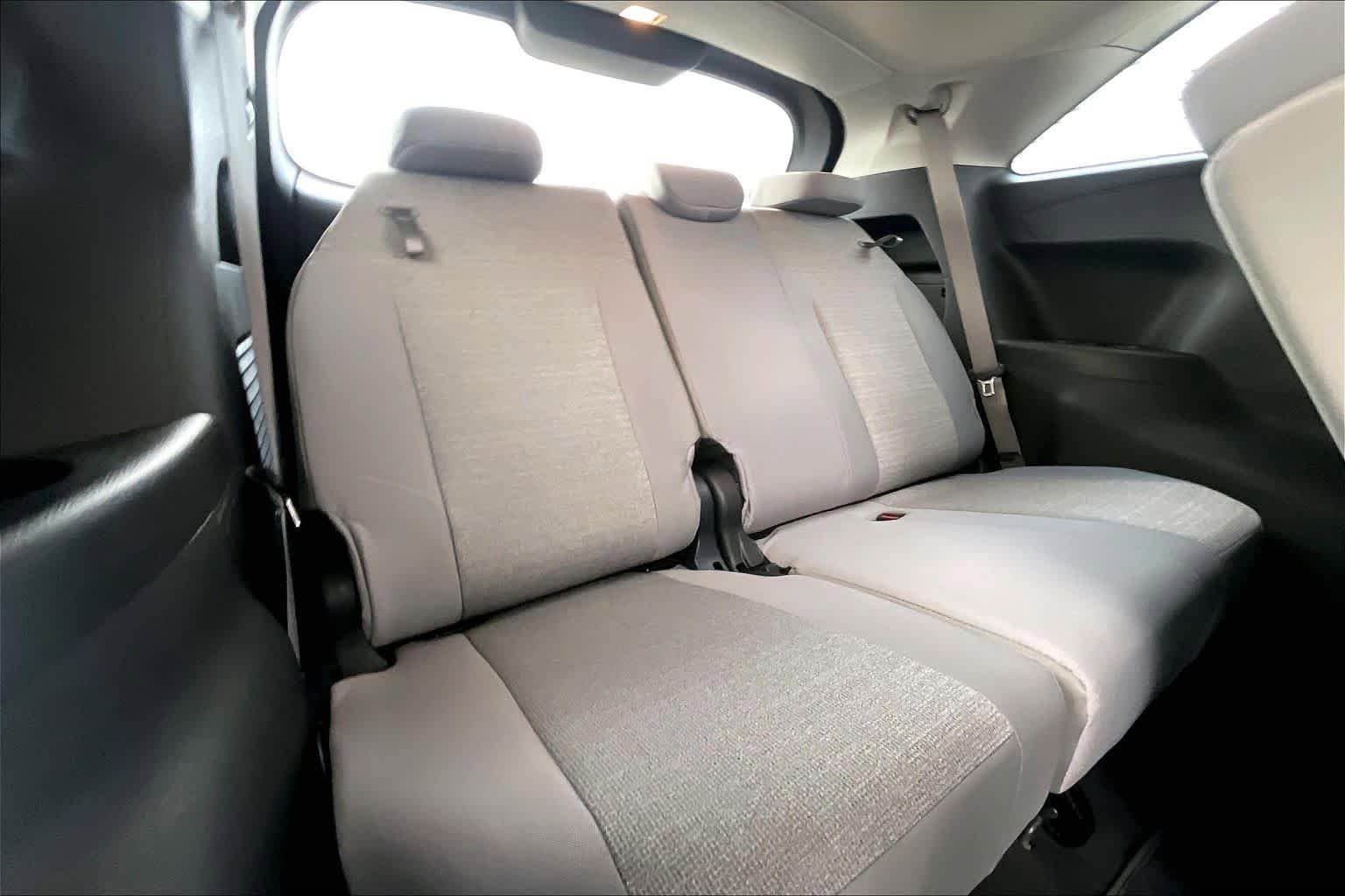 Used 2025 Toyota Sienna LE w/ LE Plus Package image 36