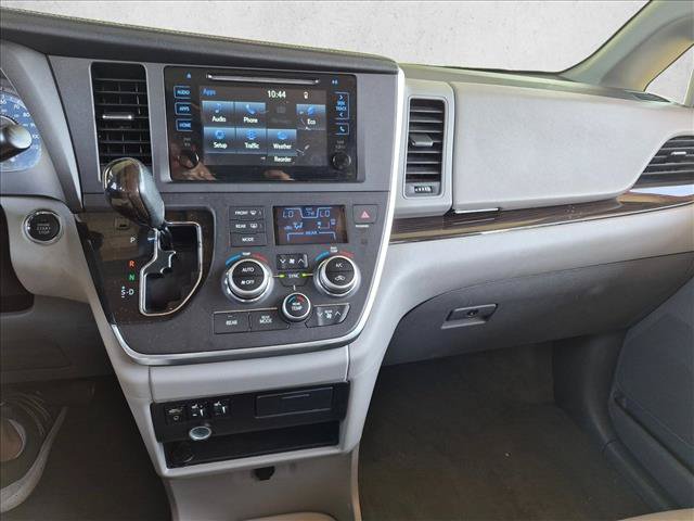Used 2015 Toyota Sienna XLE FWD image 12