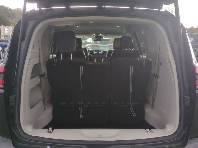 Used 2022 Chrysler Pacifica Touring-L image 32